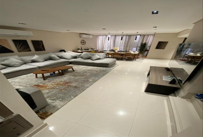 954443 - Property Main Image