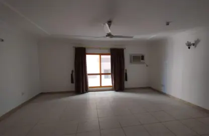Empty Room image for: Apartment - 2 Bedrooms - 2 Bathrooms for rent in Al Juffair - Capital Governorate, Image 1