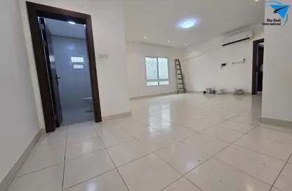 Apartment - 2 Bedrooms - 2 Bathrooms for rent in Tubli - Central Governorate