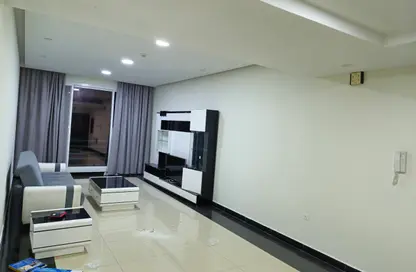 Apartment - 2 Bedrooms - 2 Bathrooms for rent in Busaiteen - Muharraq Governorate