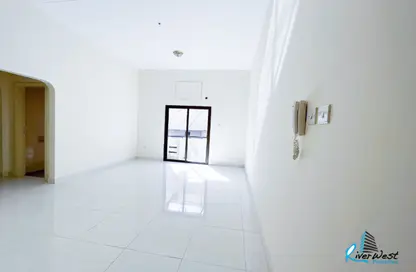 Office Space - Studio - 2 Bathrooms for rent in Exhibition Road - Hoora - Capital Governorate