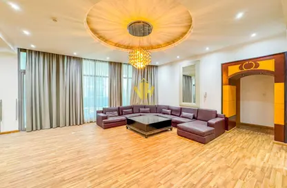 Apartment - 3 Bedrooms - 3 Bathrooms for rent in Al Juffair - Capital Governorate