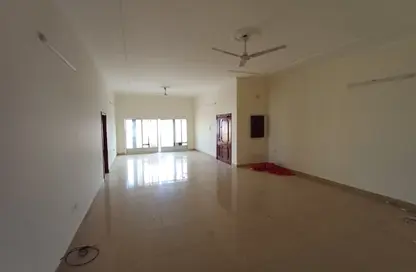 Apartment - 3 Bedrooms - 2 Bathrooms for rent in Arad - Muharraq Governorate