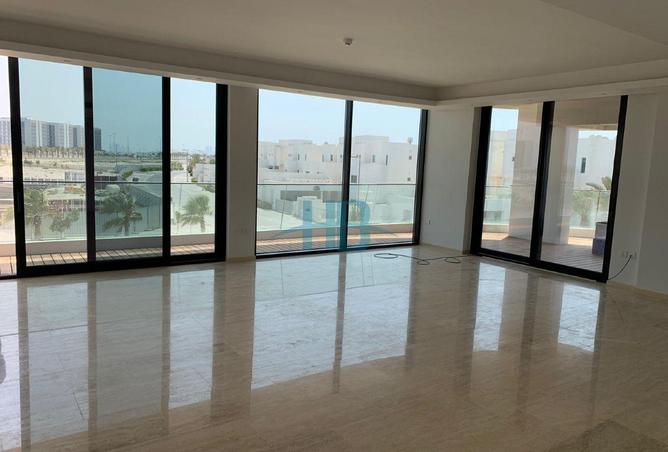 979718 - Property Image 3