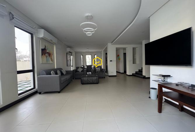 916602 - Property Image 3