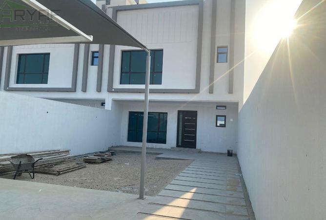 960512 - Property Image 2