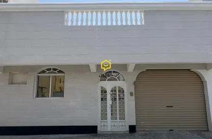 Villa - 4 Bedrooms - 2 Bathrooms for sale in Isa Town - Central Governorate