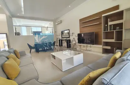 فيلا - 4 غرف نوم - 6 حمامات للايجار في عراد - المحرق