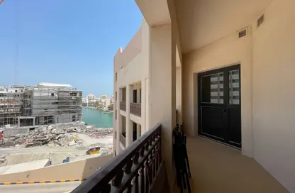 شقة - غرفة نوم - 2 حمامات للبيع في شارع أمواج - أمواج - المحرق