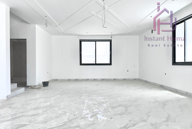 952489 - Property Image 2
