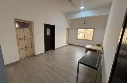 Apartment - 3 Bedrooms - 2 Bathrooms for rent in Salmaniya - Manama - Capital Governorate