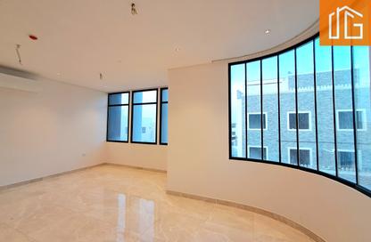 Apartment - 3 Bedrooms - 3 Bathrooms for rent in Busaiteen - Muharraq Governorate