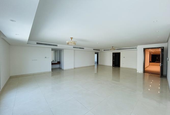 952437 - Property Image 3