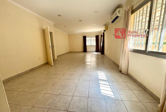 914637 - Property Image 3