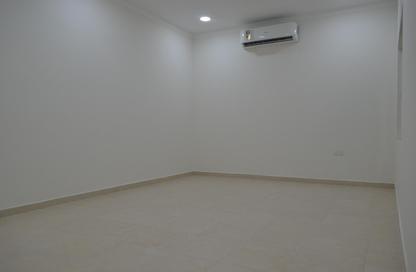 Apartment - 2 Bedrooms - 1 Bathroom for rent in Tubli - Central Governorate