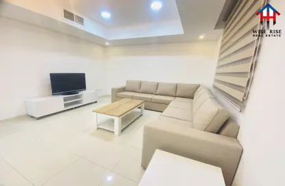 Living Room image for: Apartment - 2 Bedrooms - 3 Bathrooms for rent in Adliya - Manama - Capital Governorate, Image 1