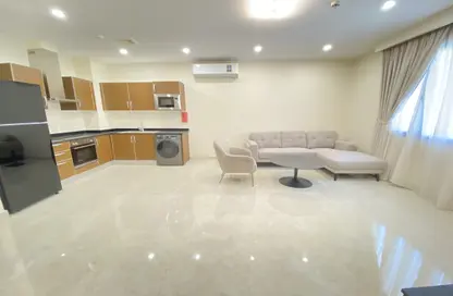 Apartment - 1 Bedroom - 2 Bathrooms for rent in Sanabis - Manama - Capital Governorate