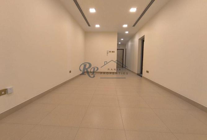 992437 - Property Image 2