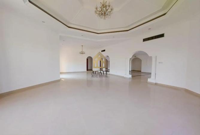 980032 - Property Image 2