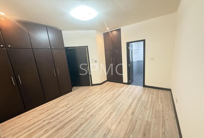 989304 - Property Image 2