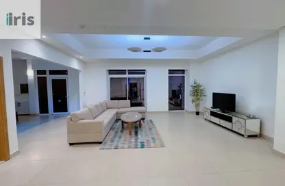 Apartment - 2 Bedrooms - 4 Bathrooms for rent in Reef Island - Capital Governorate