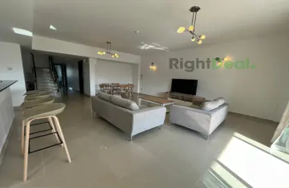 Living / Dining Room image for: Penthouse - 3 Bedrooms - 3 Bathrooms for rent in Tala Island - Amwaj Islands - Muharraq Governorate, Image 1