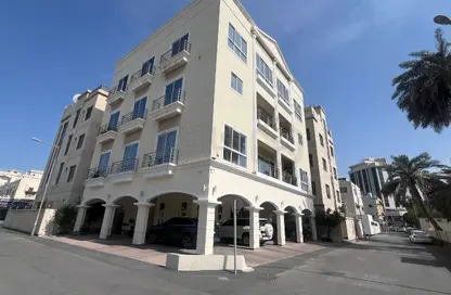 عمارة بالكامل - 6 غرف نوم - 8 حمامات للبيع في القفول - المنامة - محافظة العاصمة