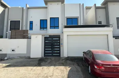 فيلا - 3 غرف نوم - 5 حمامات للبيع في بني جمرة - المحافظة الشمالية