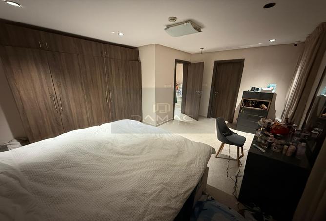 954443 - Property Image 2