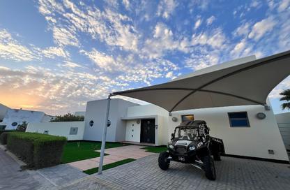 Villa - 3 Bedrooms - 5 Bathrooms for sale in Durrat Al Bahrain - Southern Governorate