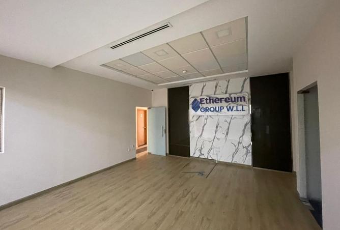 988442 - Property Image 2