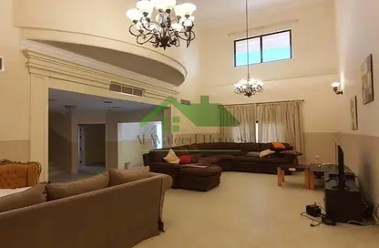 Villa - 4 Bedrooms - 5 Bathrooms for rent in Busaiteen - Muharraq Governorate