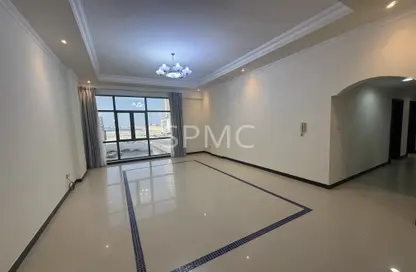 Apartment - 3 Bedrooms - 3 Bathrooms for rent in Al Juffair - Capital Governorate