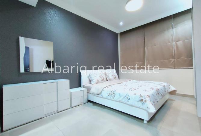 989642 - Property Image 2