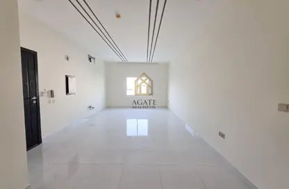 Apartment - 3 Bedrooms - 3 Bathrooms for rent in Tubli - Central Governorate