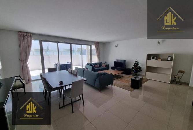 967093 - Property Image 2