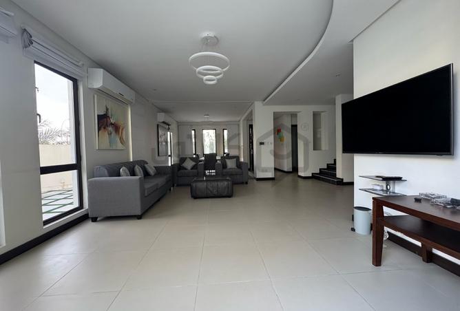 916601 - Property Image 3