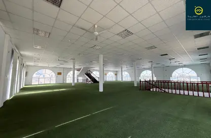 صالة عرض - استوديو - 2 حمامات للايجار في توبلي - المحافظة الوسطى