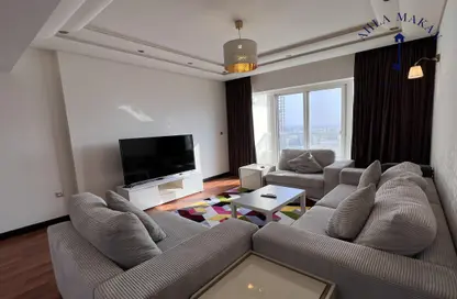 Living Room image for: Apartment - 2 Bedrooms - 2 Bathrooms for sale in Sanabis - Manama - Capital Governorate, Image 1