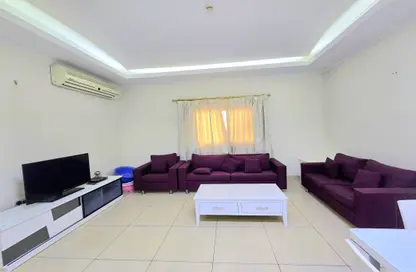 Apartment - 2 Bedrooms - 2 Bathrooms for rent in Busaiteen - Muharraq Governorate