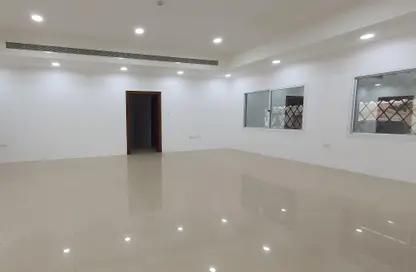 Empty Room image for: Apartment - 3 Bedrooms - 5 Bathrooms for rent in Galali - Muharraq Governorate, Image 1