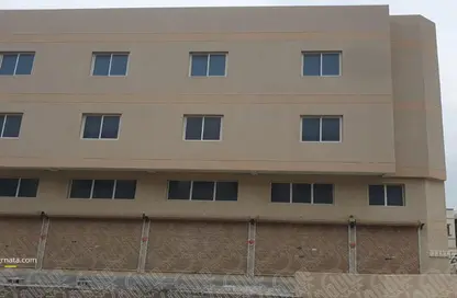 عمارة بالكامل - استوديو - 8 حمامات للبيع في الحد - المحرق