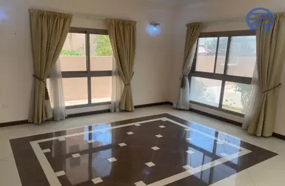 Empty Room image for: Villa - 5 Bedrooms - 4 Bathrooms for rent in Saar - Northern Governorate, Image 1