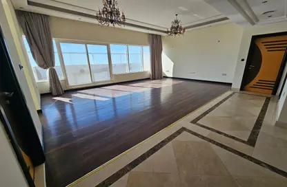 Apartment - 5 Bedrooms - 6 Bathrooms for rent in Abraj Al Lulu - Manama - Capital Governorate