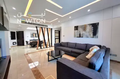 Apartment - 3 Bedrooms - 3 Bathrooms for rent in Busaiteen - Muharraq Governorate