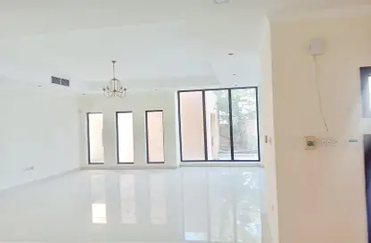 فيلا - 6 غرف نوم - 7 حمامات للايجار في توبلي - المحافظة الوسطى