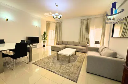 Apartment - 2 Bedrooms - 3 Bathrooms for rent in Al Juffair - Capital Governorate