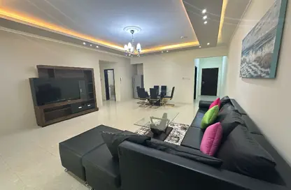 Apartment - 2 Bedrooms - 3 Bathrooms for rent in Busaiteen - Muharraq Governorate