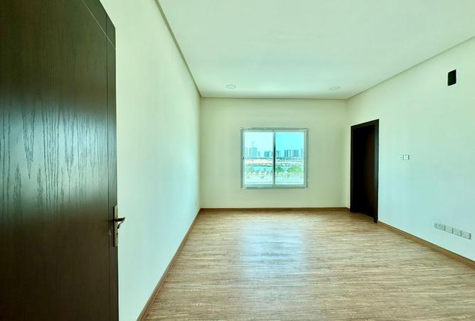 957332 - Property Image 2