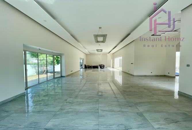 983907 - Property Image 2